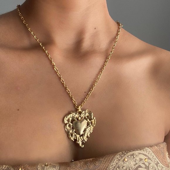 Vintage gold toned heart necklace - Picture 1 of 4